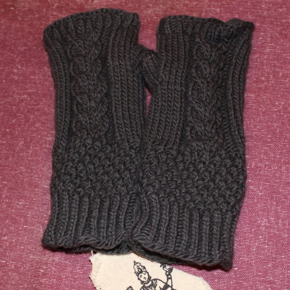 Nepalese Merino Wool Cable Knit Handwarmers Smoke